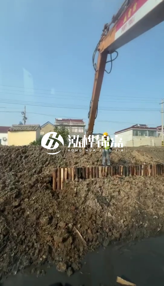 畢節(jié)市挖機(jī)打木樁專業(yè)施工-河道護(hù)坡木樁會(huì)不會(huì)腐爛？
